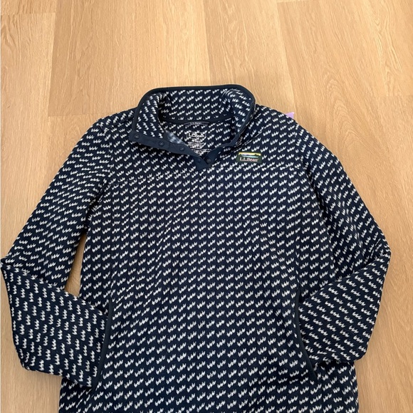 L.L. Bean Tops - L.L. Bean Navy and White Knit Pullover